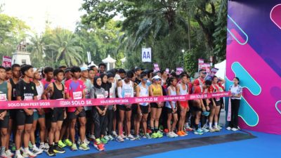 Gubernur Ahmad Luthfi Berbaur dengan Ribuan Peserta, Ramaikan Solo Run Fest